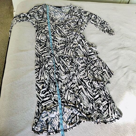 BCBGMAXAZRIA Black and White Print Sheath  Wrap Dress - Picture 15 of 16